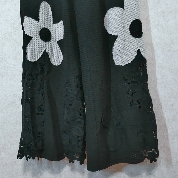 NEW Davi & Dani Waffle Knit Wide Leg Pants with Flower Patch & Lace Size L,M & S - Picture 12 of 15